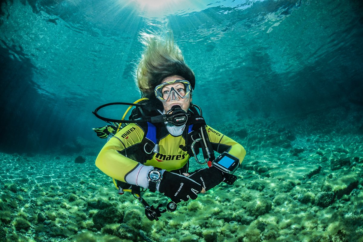 Professional diving instruction in progress