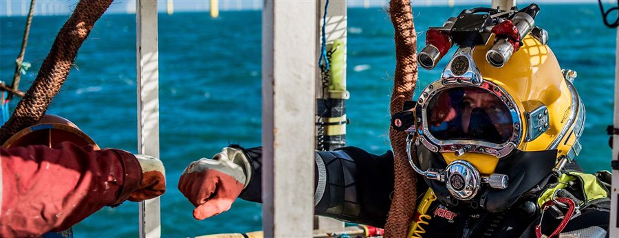 كاميرا Canon EOS R6 Mark II كاملة الإطار بدون مرايا